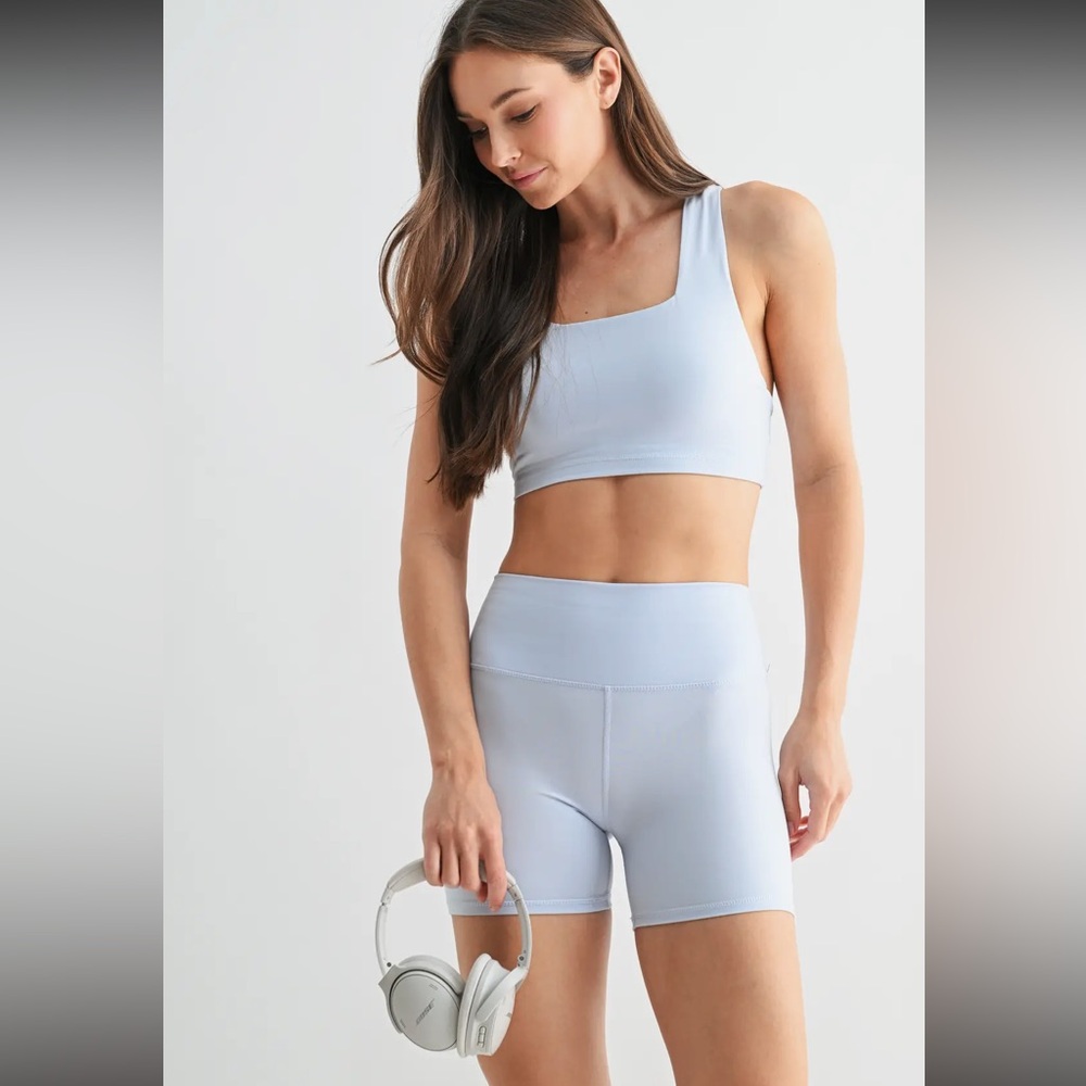 035. Venice cloud light square neck sports bra in halogen blue